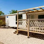 אתר קמפינג Blue Grass Ranch - Mobilhome Cactus & Jacuzzi *