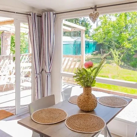 Blue Grass Ranch - Mobilhome Cactus キャンプ場 *